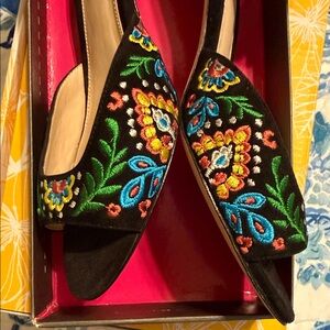 Pelle Moda Black Embroidered Flats